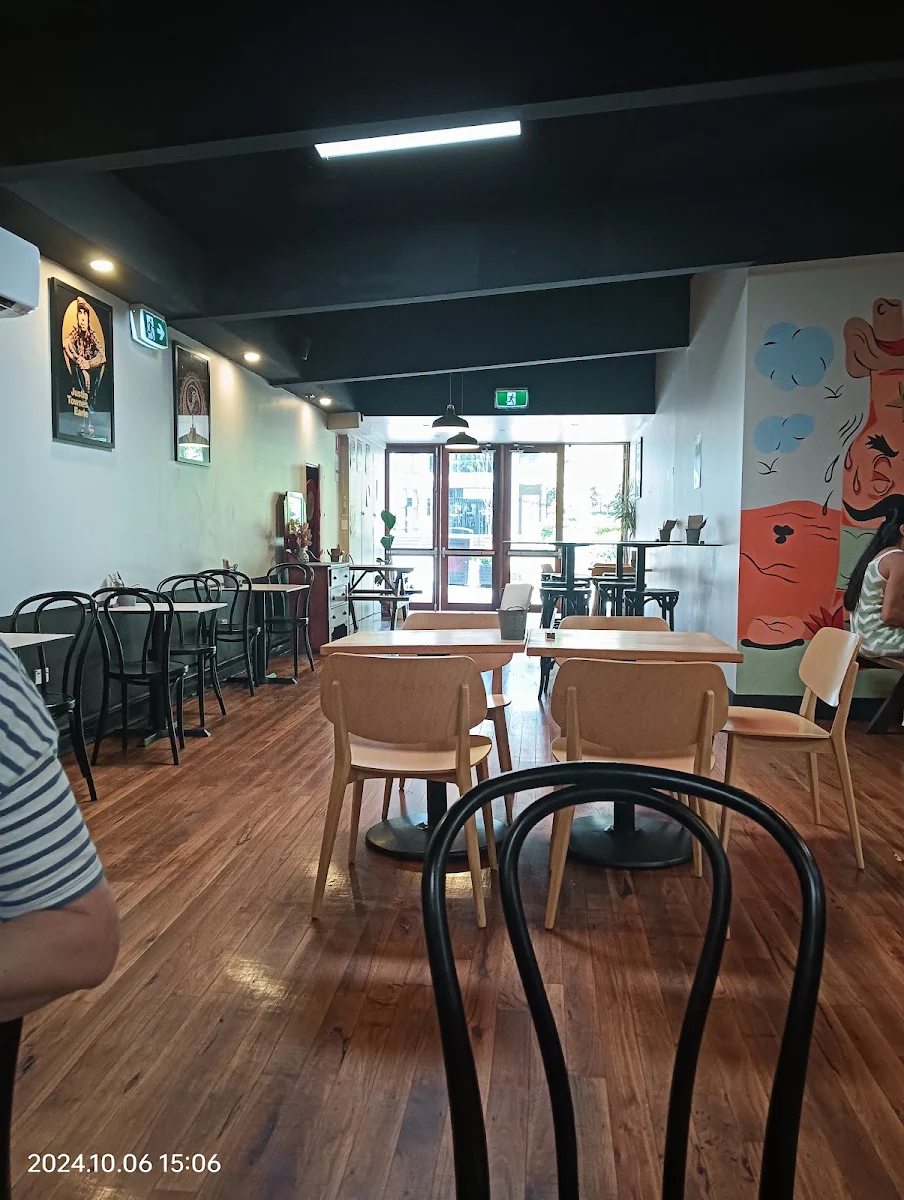 Vibe, 2 Smoking Barrels Barbecue Joint & Food truck