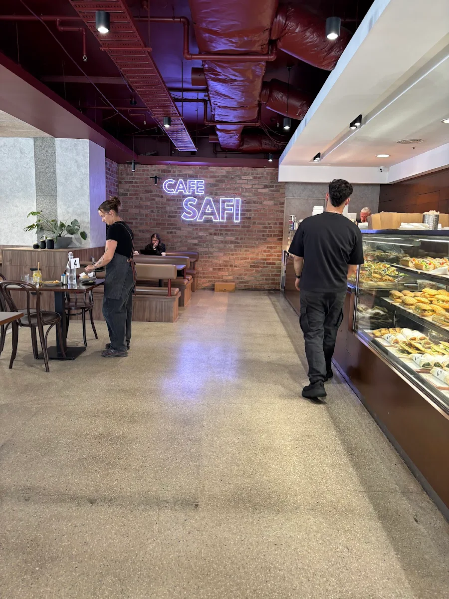 Vibe, Cafe Safi