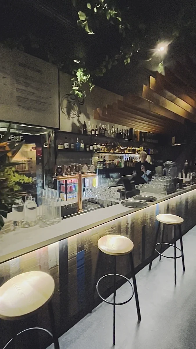 Vibe, Hurricane's Grill & Rotisserie Pyrmont