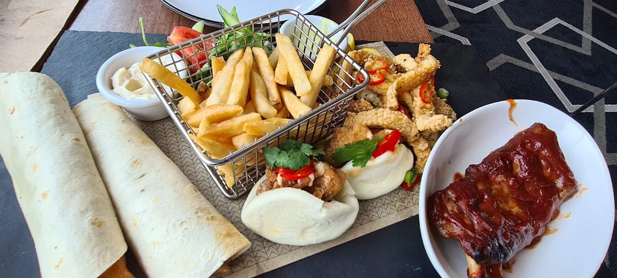 Food & drink, Victoria Hotel