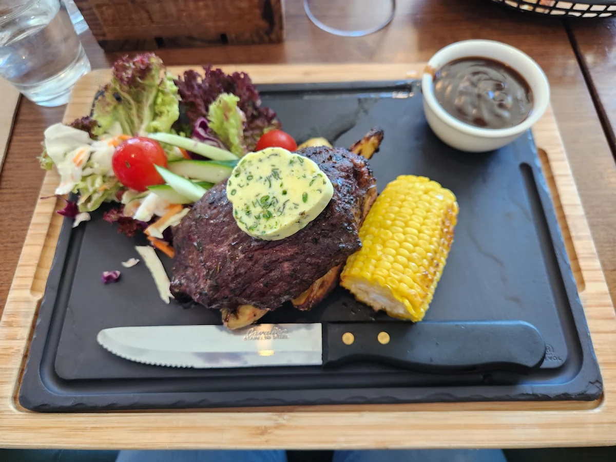 Food & drink, Victoria Hotel
