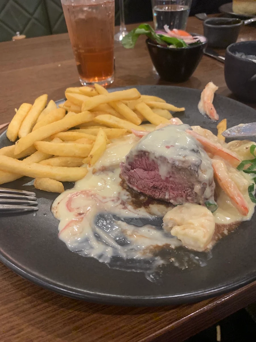 Food & drink, Victoria Hotel