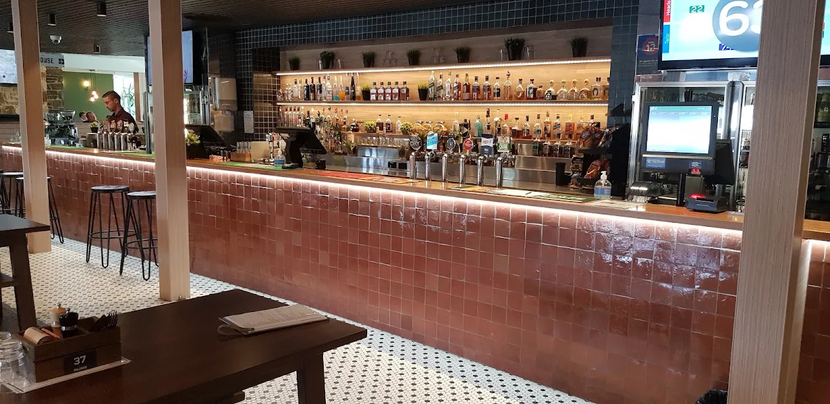 Vibe, Victoria Hotel