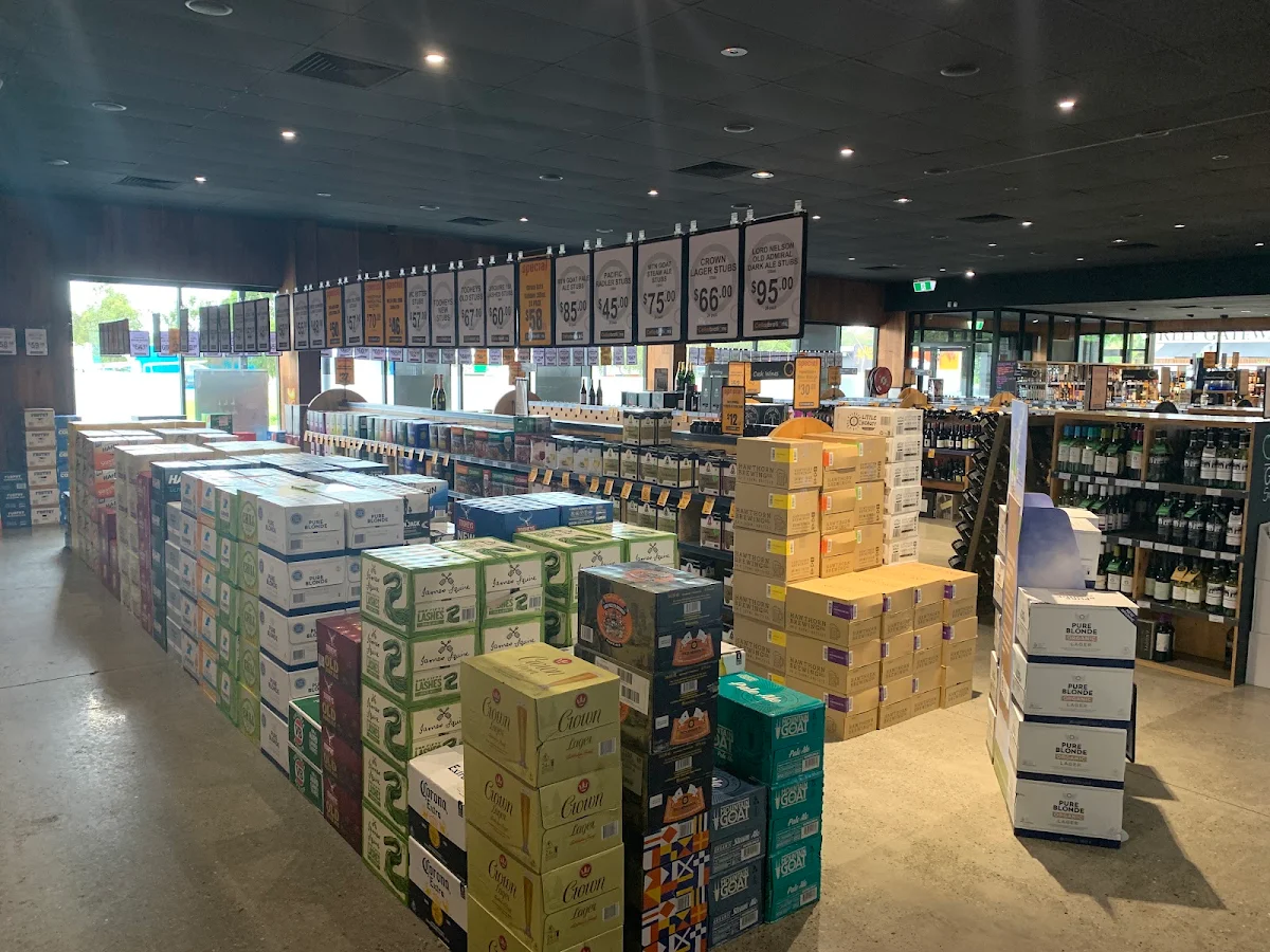 Vibe, Harry Brown - Reef Gateway Hotel