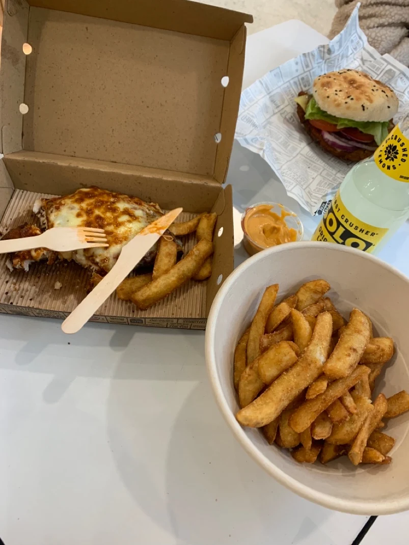 Food & drink, Schnitz Airport West