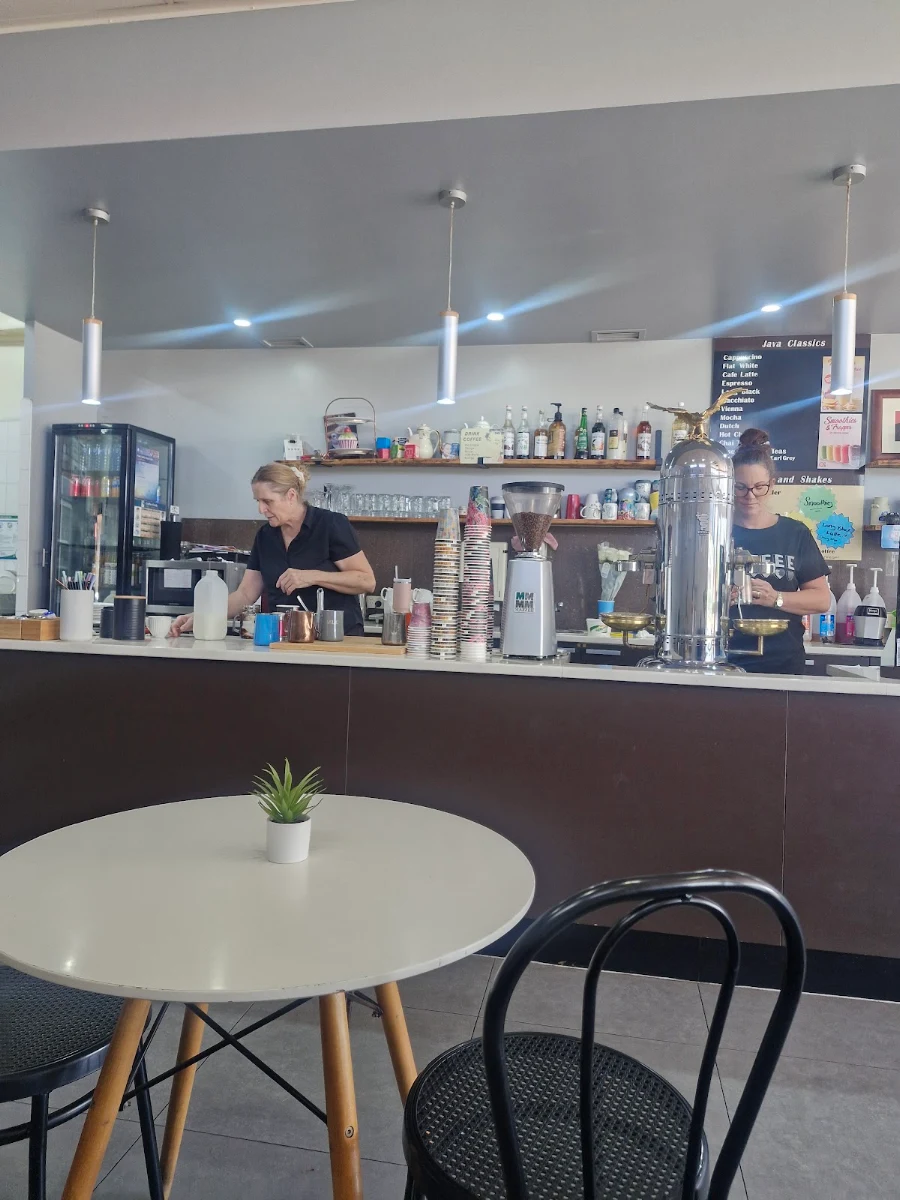 Vibe, Red Eye Cafe