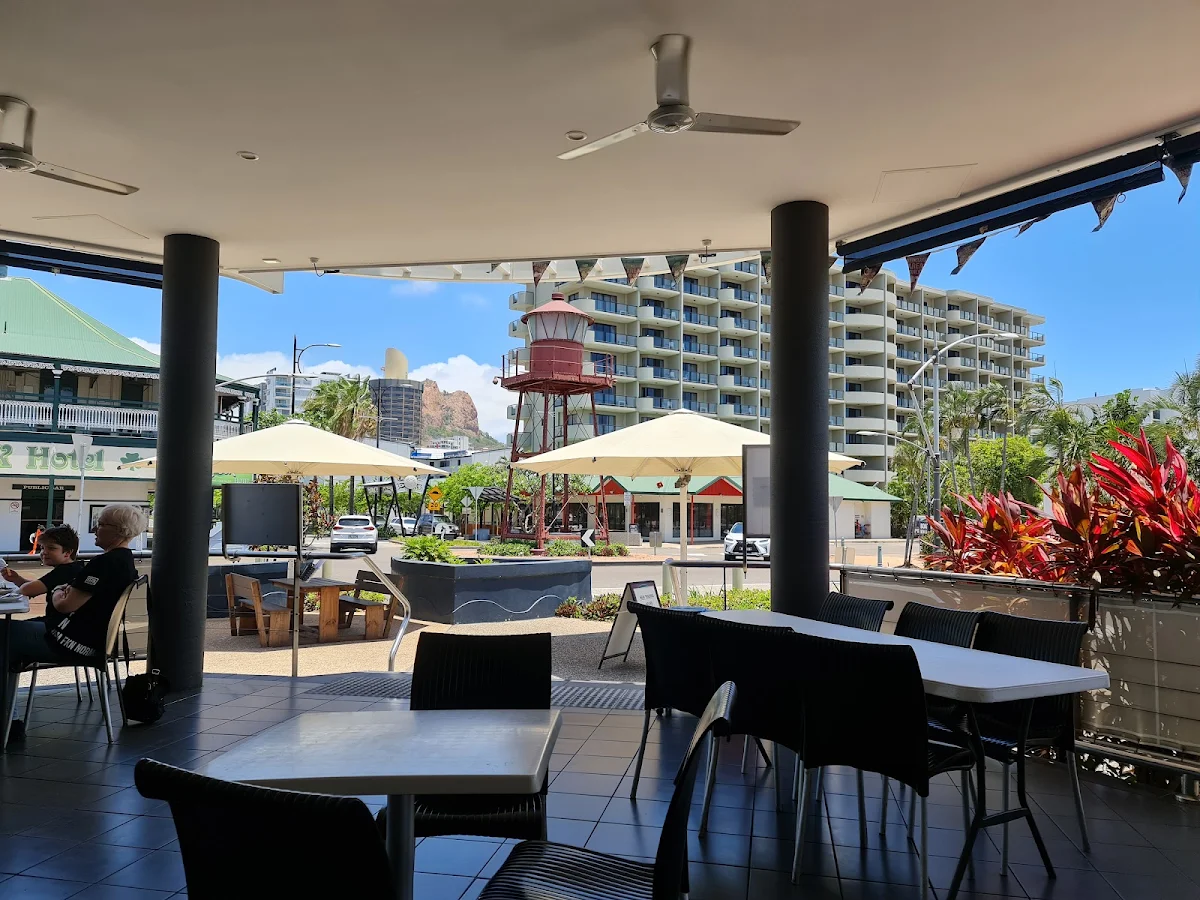 Vibe, Simply Tops Seafood Bar