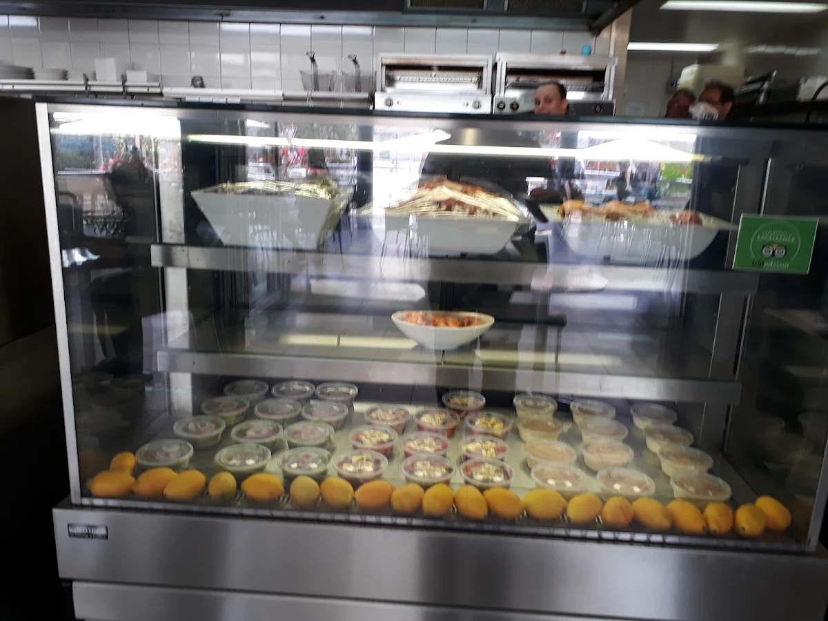 Vibe, Simply Tops Seafood Bar
