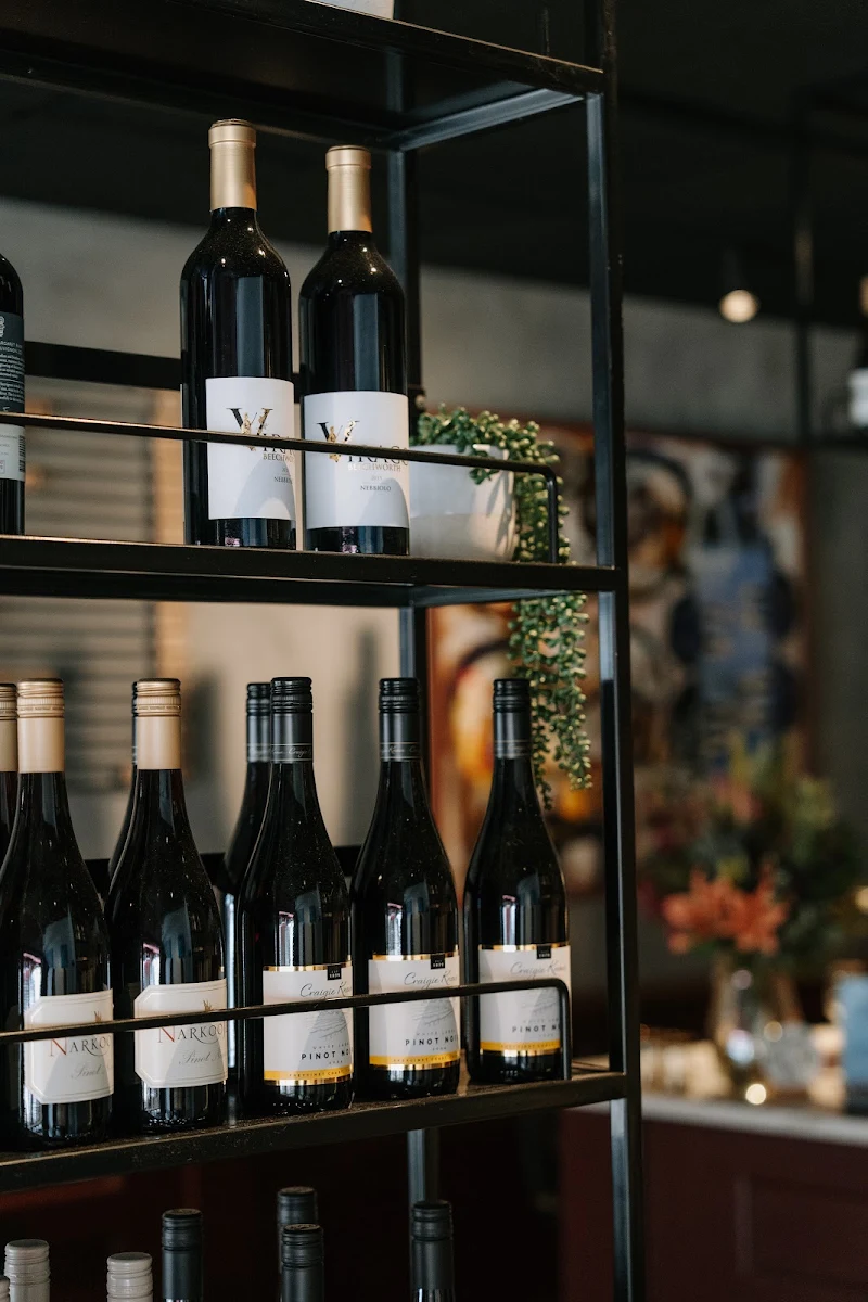 Vibe, Attria Wine