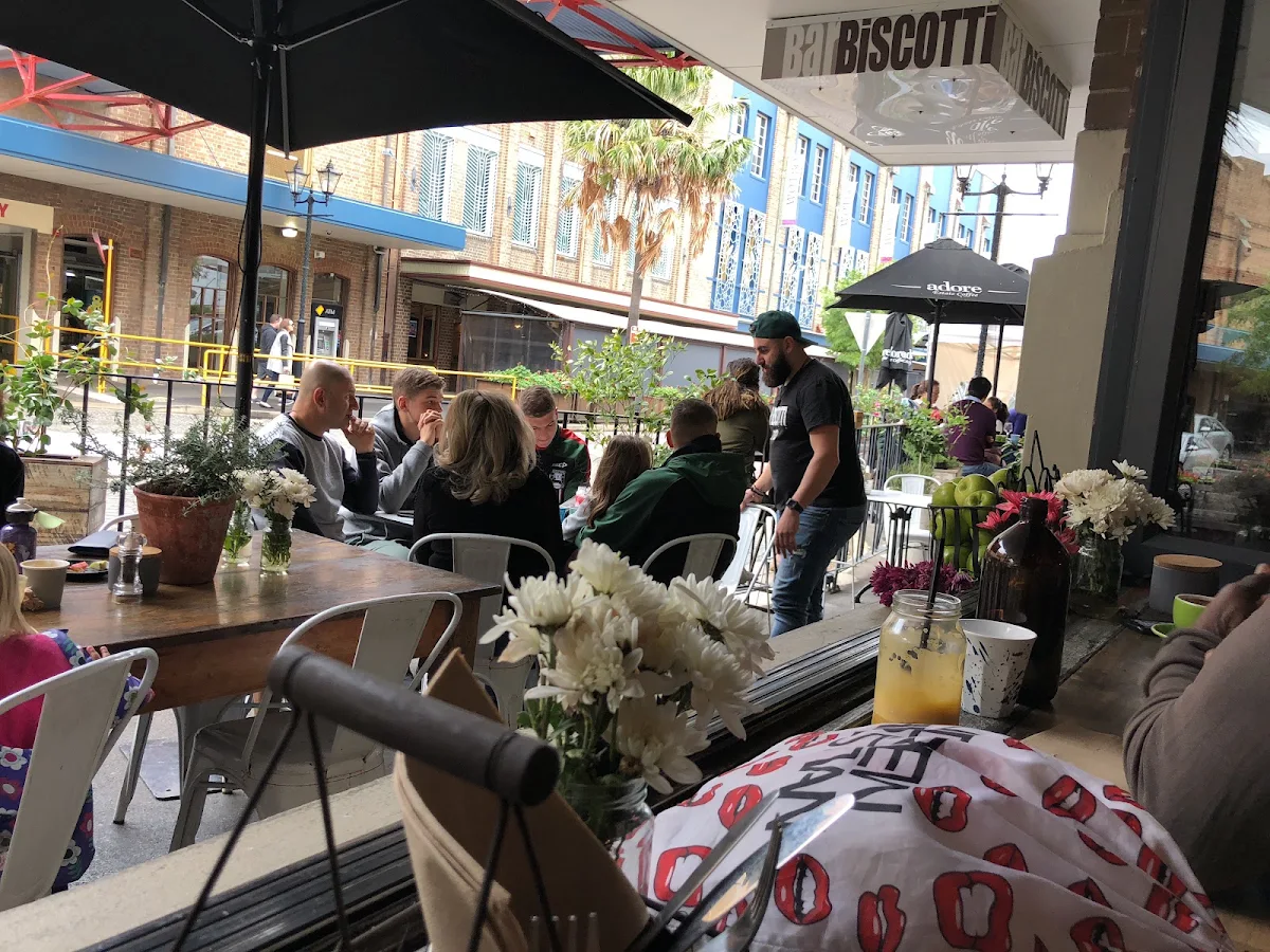 Vibe, Bar Biscotti