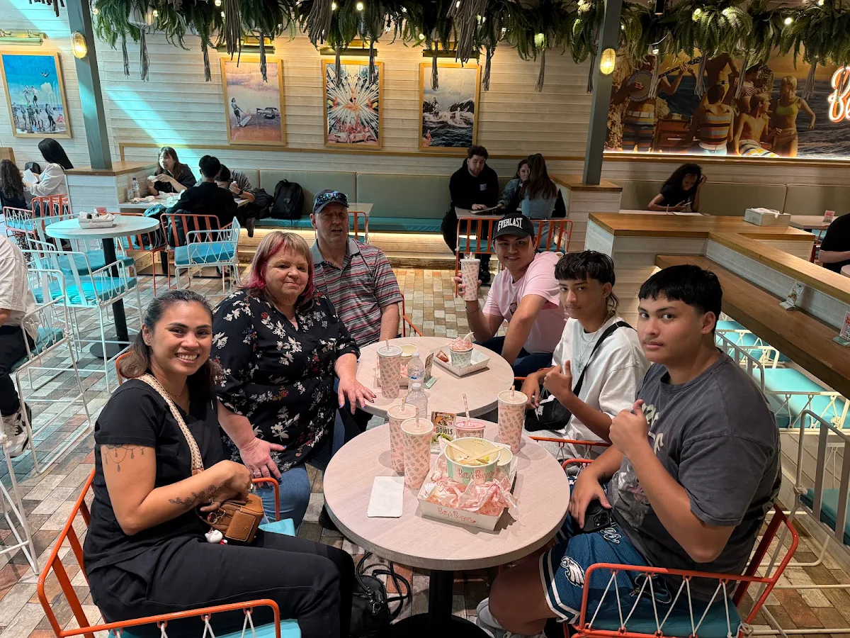 Vibe, Betty's Burgers