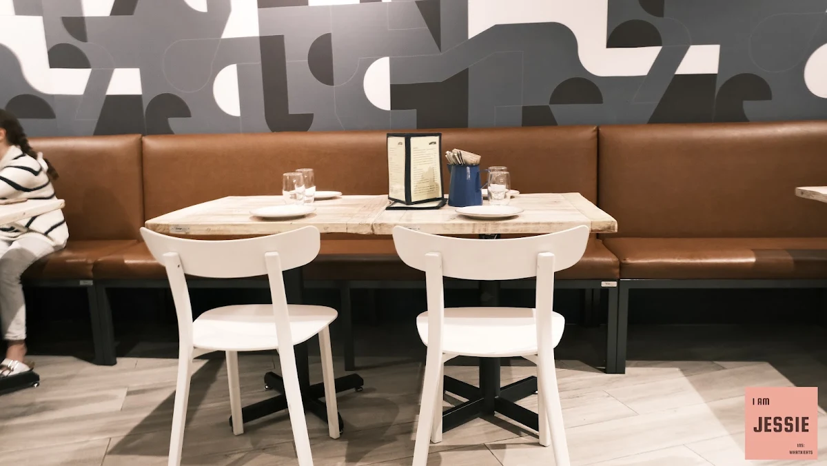 Vibe, Motza Pizza