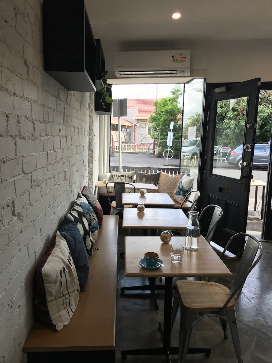 Vibe, Leaf Lane Cafe