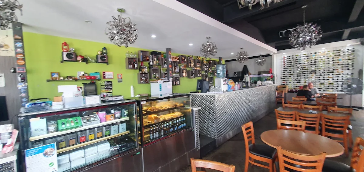 Vibe, 2quench cafe & cocktail lounge bar