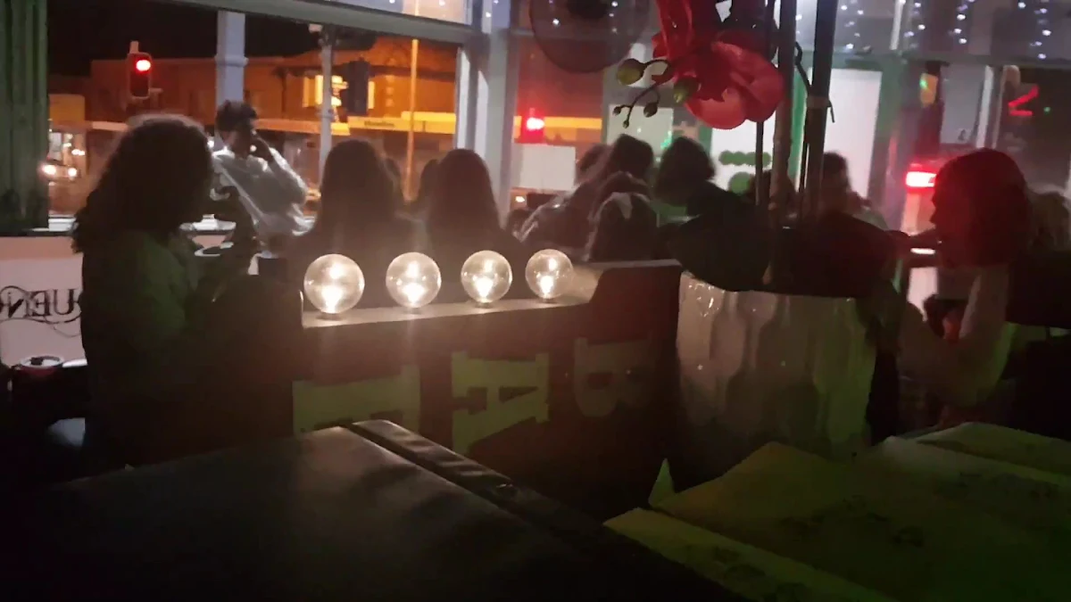 Vibe, 2quench cafe & cocktail lounge bar