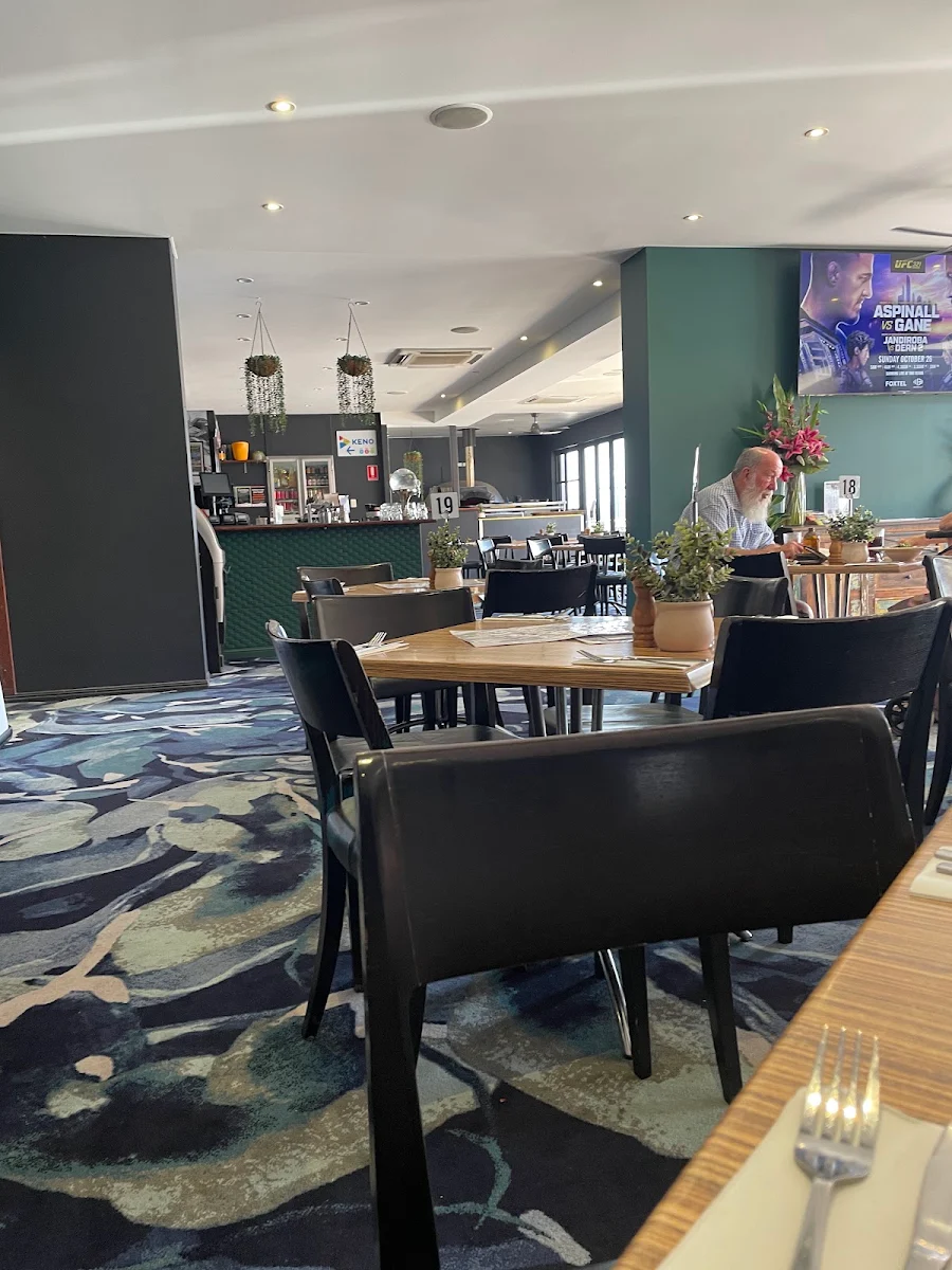 Vibe, The Queens Hotel Gladstone