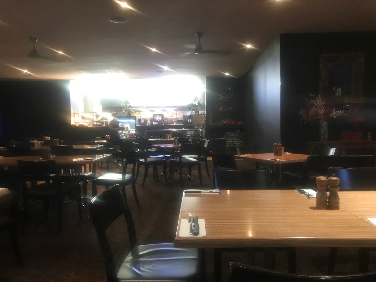 Vibe, The Queens Hotel Gladstone