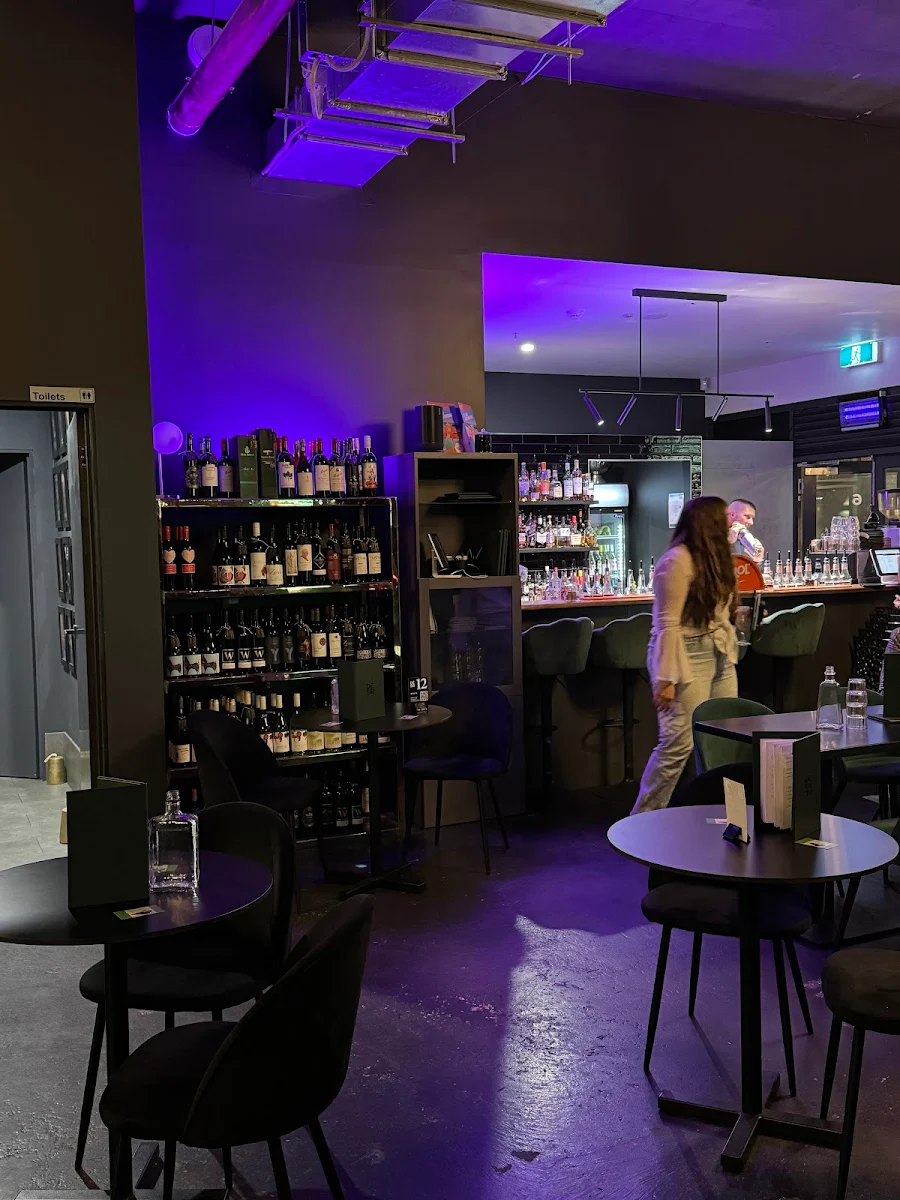 Vibe, Désir Wine & Cocktail Lounge
