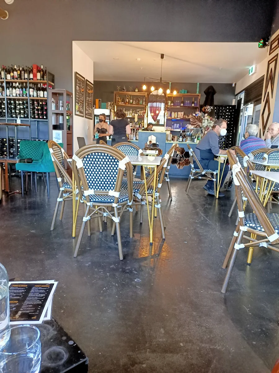 Vibe, Désir Wine & Cocktail Lounge