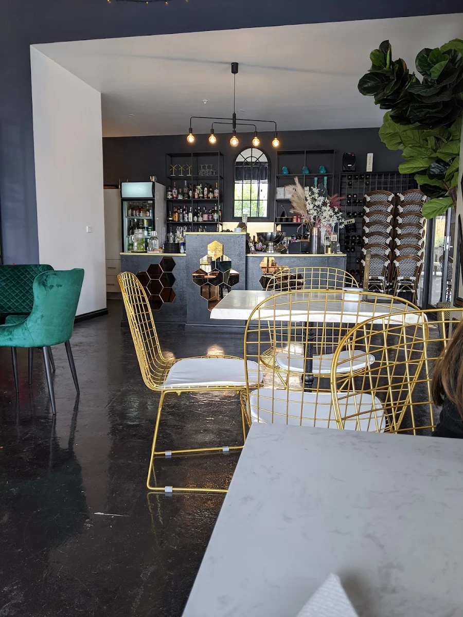 Vibe, Désir Wine & Cocktail Lounge