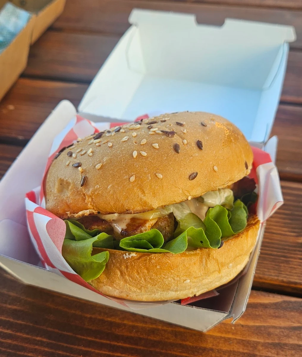 Food & drink, Plus2Burgers