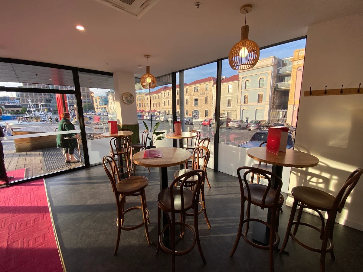 Vibe, Fellini Restaurant