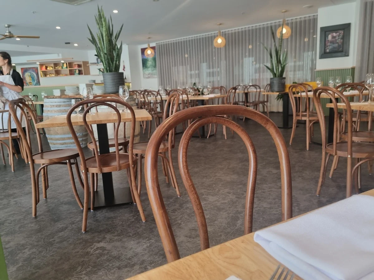 Vibe, Fellini Restaurant