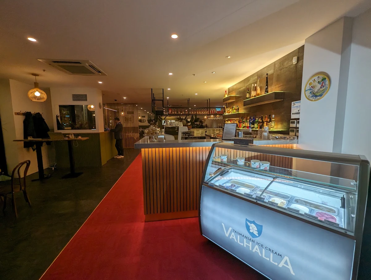 Vibe, Fellini Restaurant