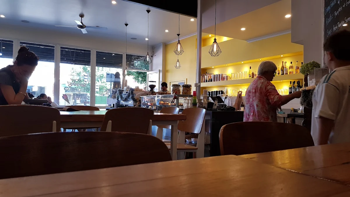 Vibe, Three Locals Cafe, Fairfield