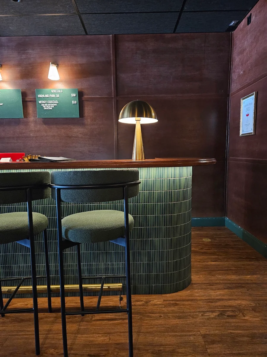 Vibe, The Hound Small Bar