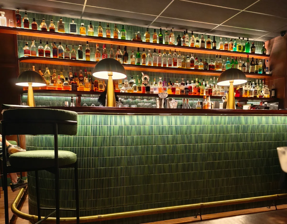 Vibe, The Hound Small Bar