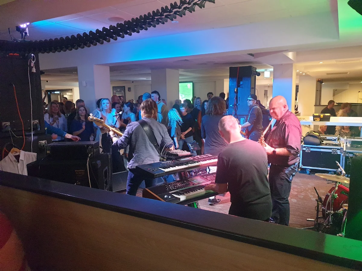 Vibe, Engadine Tavern