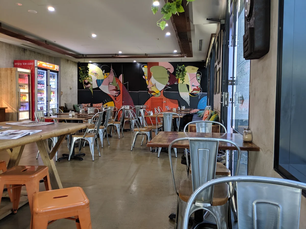 Vibe, The Corner
