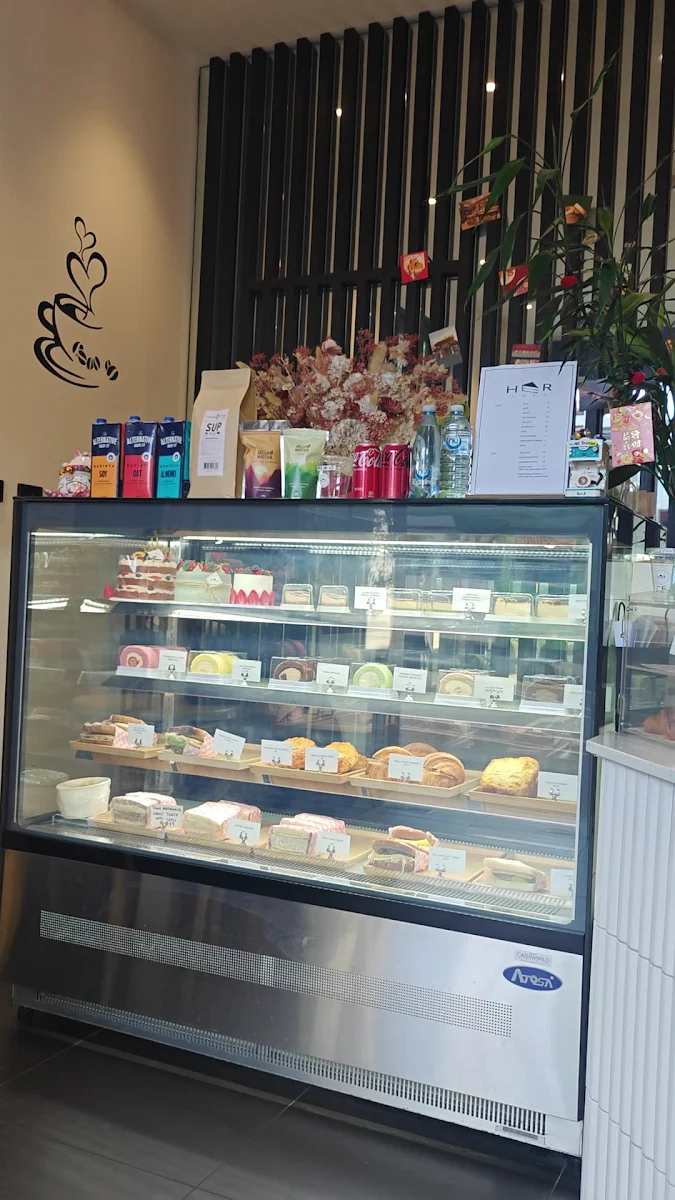 Vibe, Her Cafe