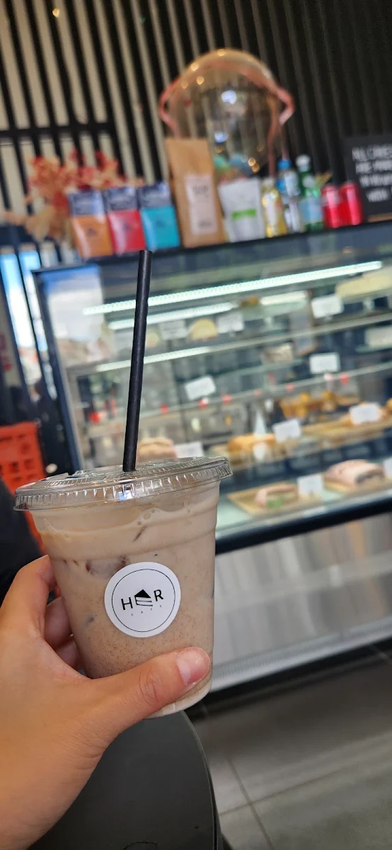 Vibe, Her Cafe
