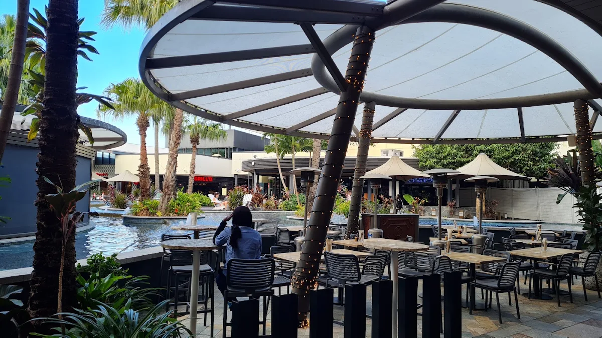 Vibe, Betty's Burgers