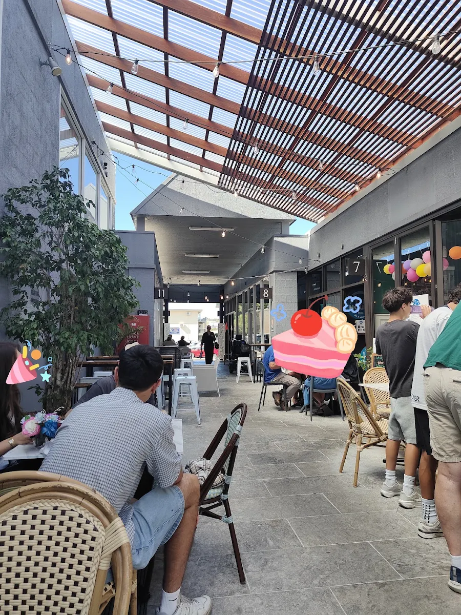 Vibe, sapphire smokehouse