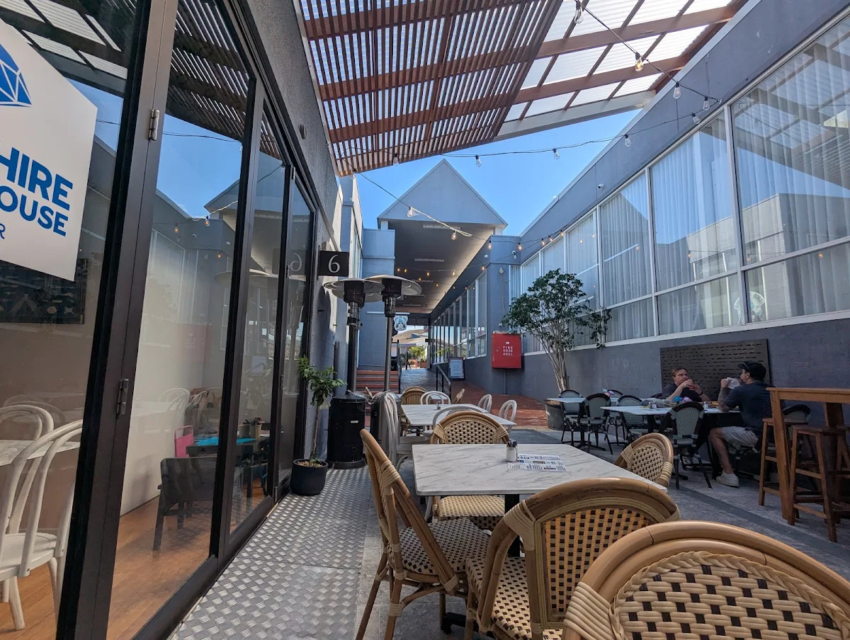Vibe, sapphire smokehouse
