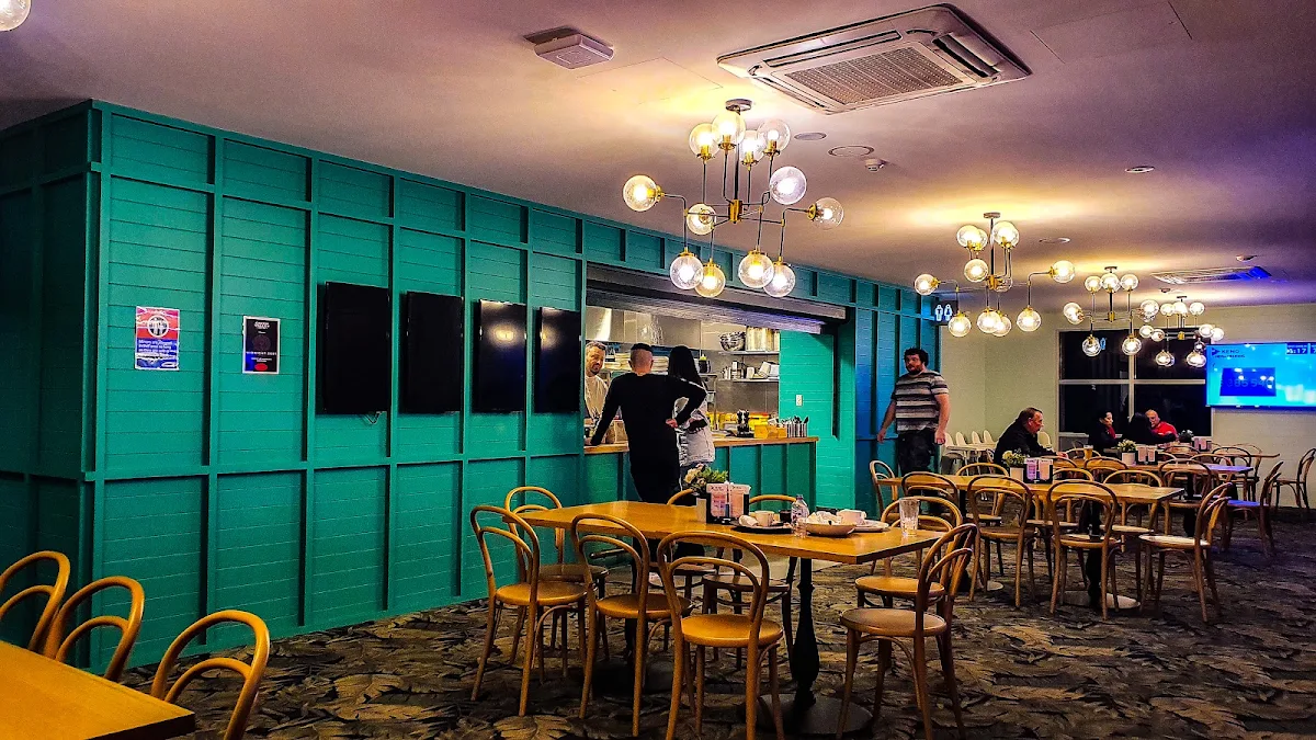 Vibe, Green Valley Hotel
