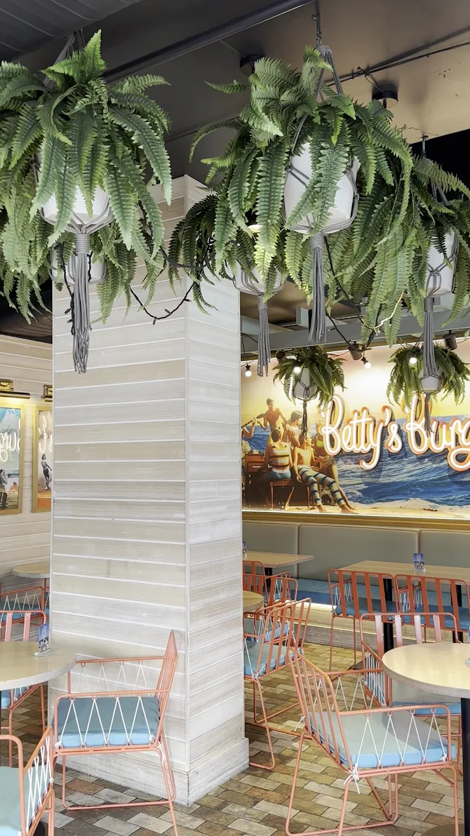 Vibe, Betty's Burgers