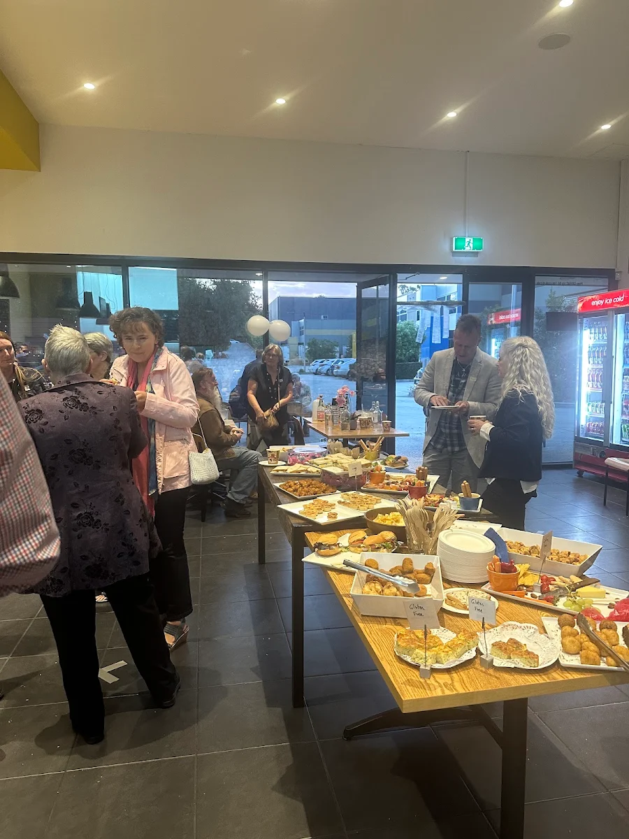 Vibe, Cook Rd Café