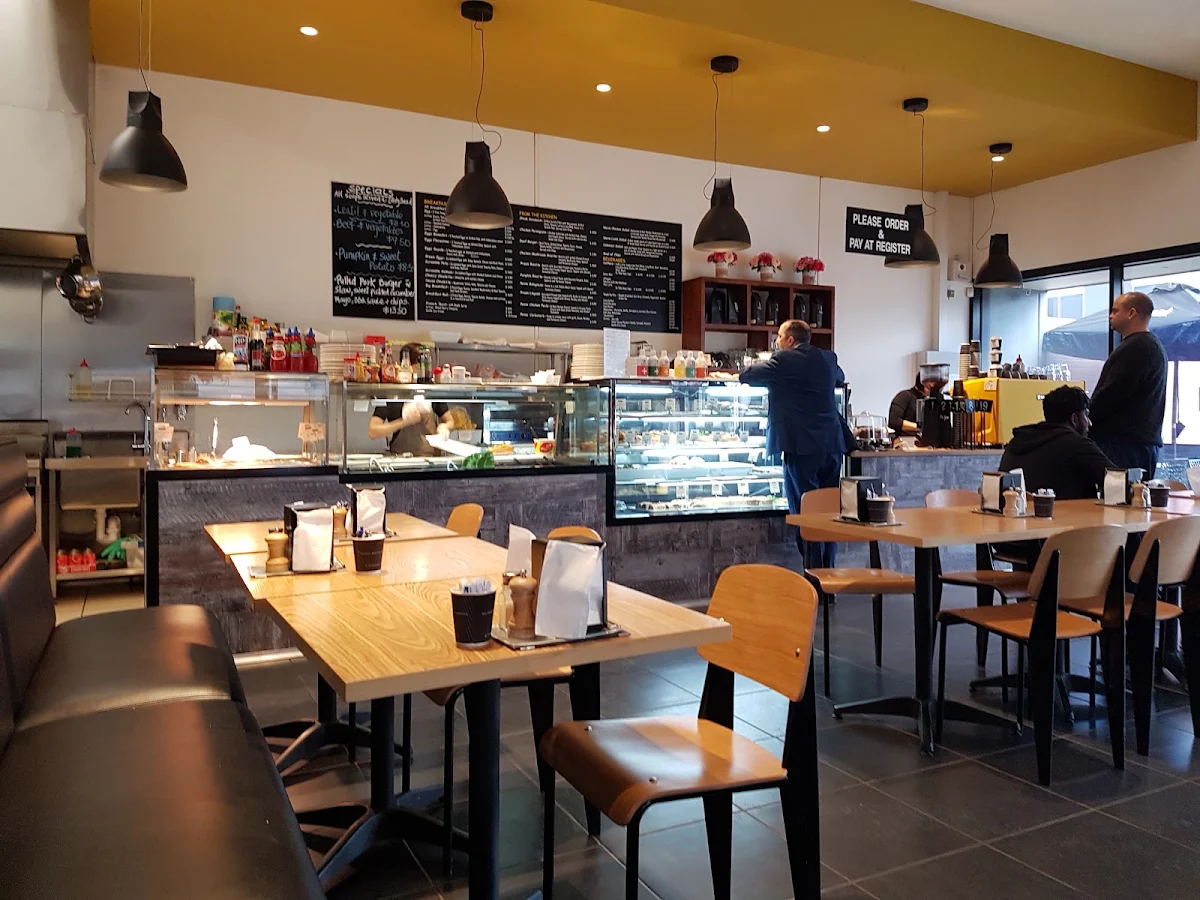 Vibe, Cook Rd Café