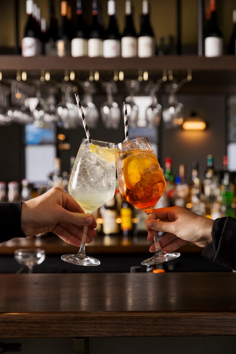 Food & drink, TOTE Bar & Dining