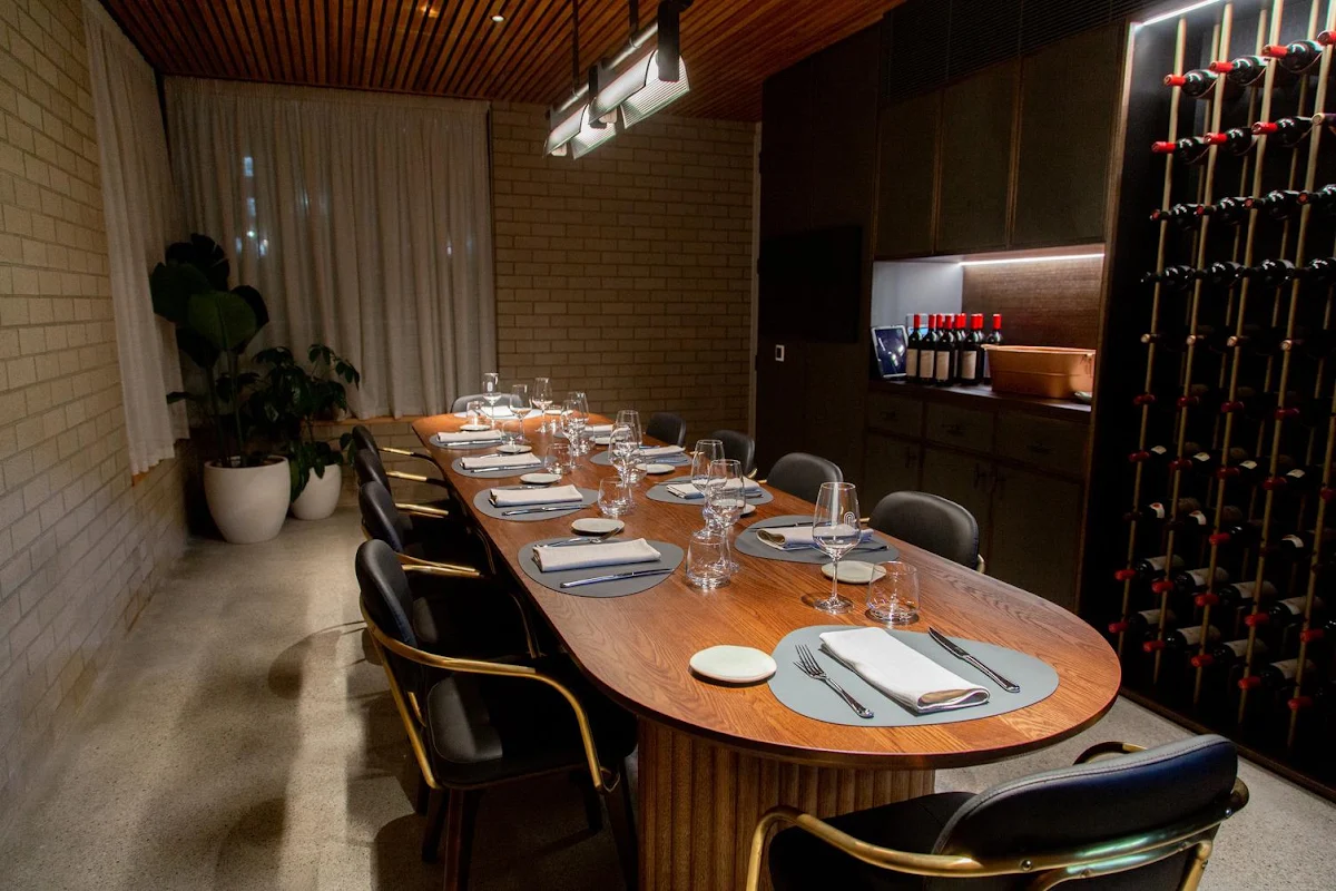Vibe, TOTE Bar & Dining