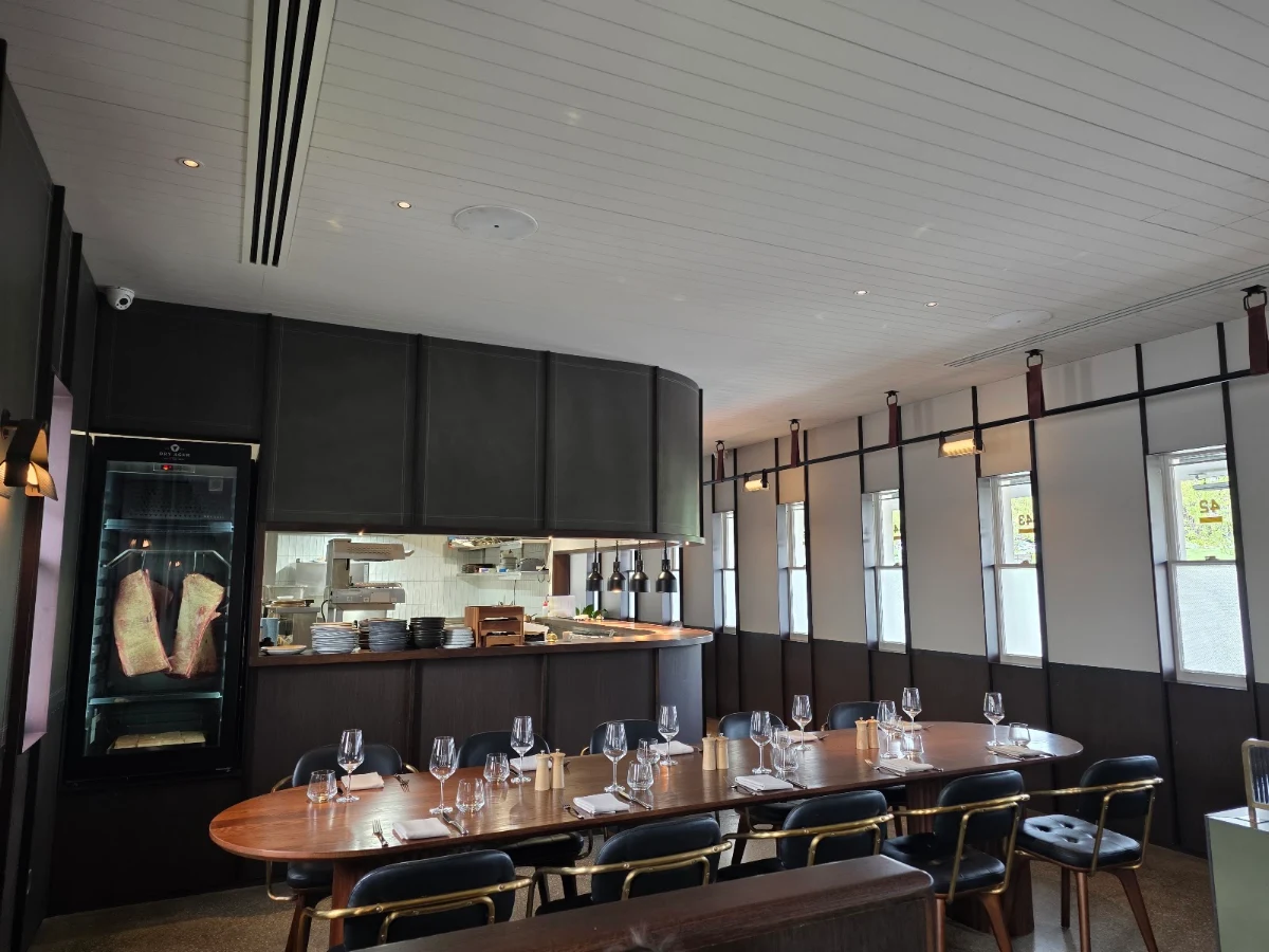 Vibe, TOTE Bar & Dining