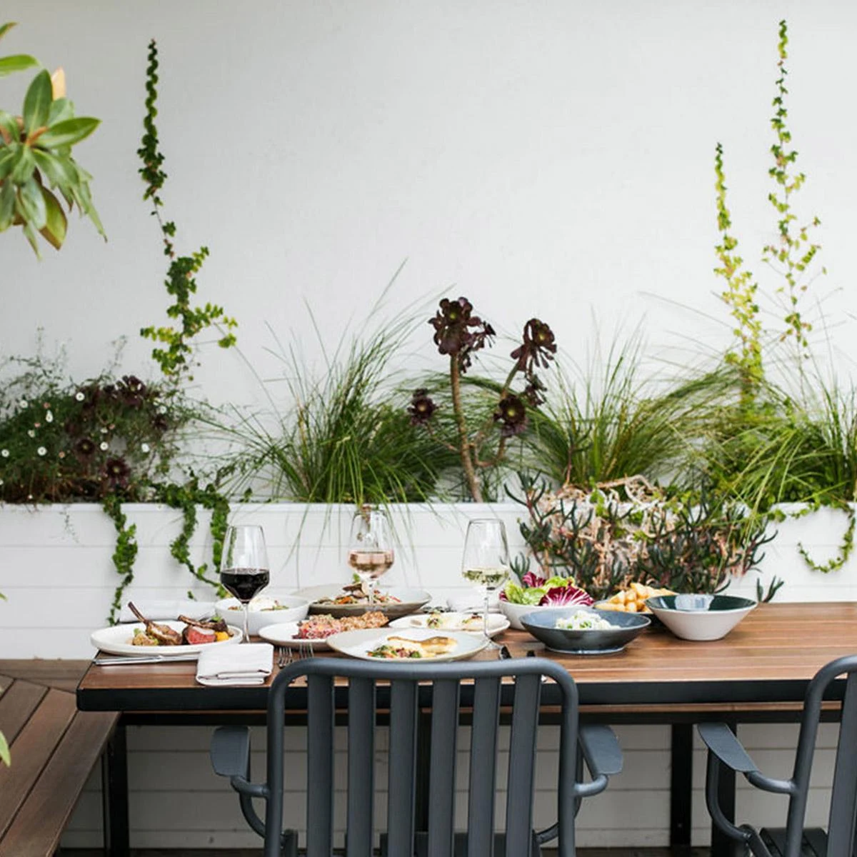 Vibe, TOTE Bar & Dining