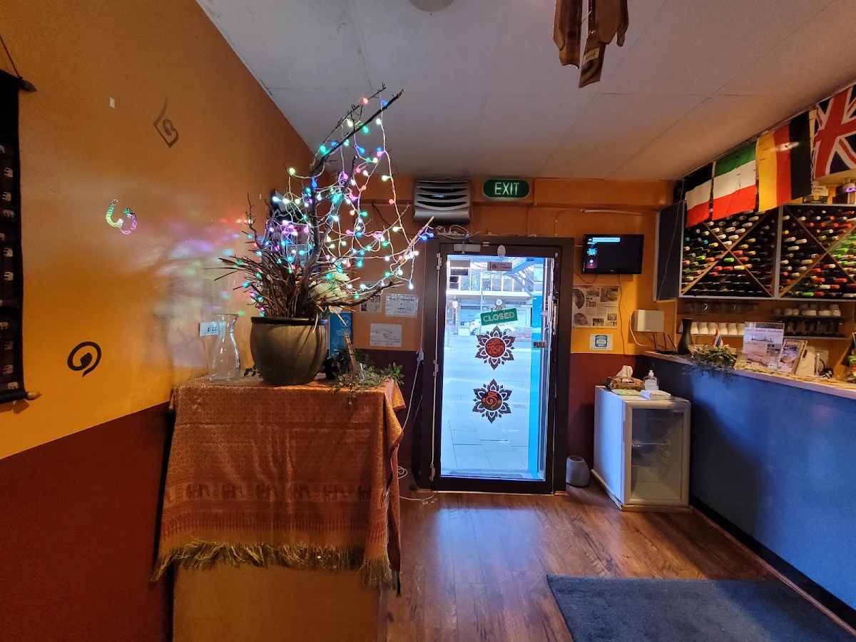 Vibe, Manor Thai Restaurant