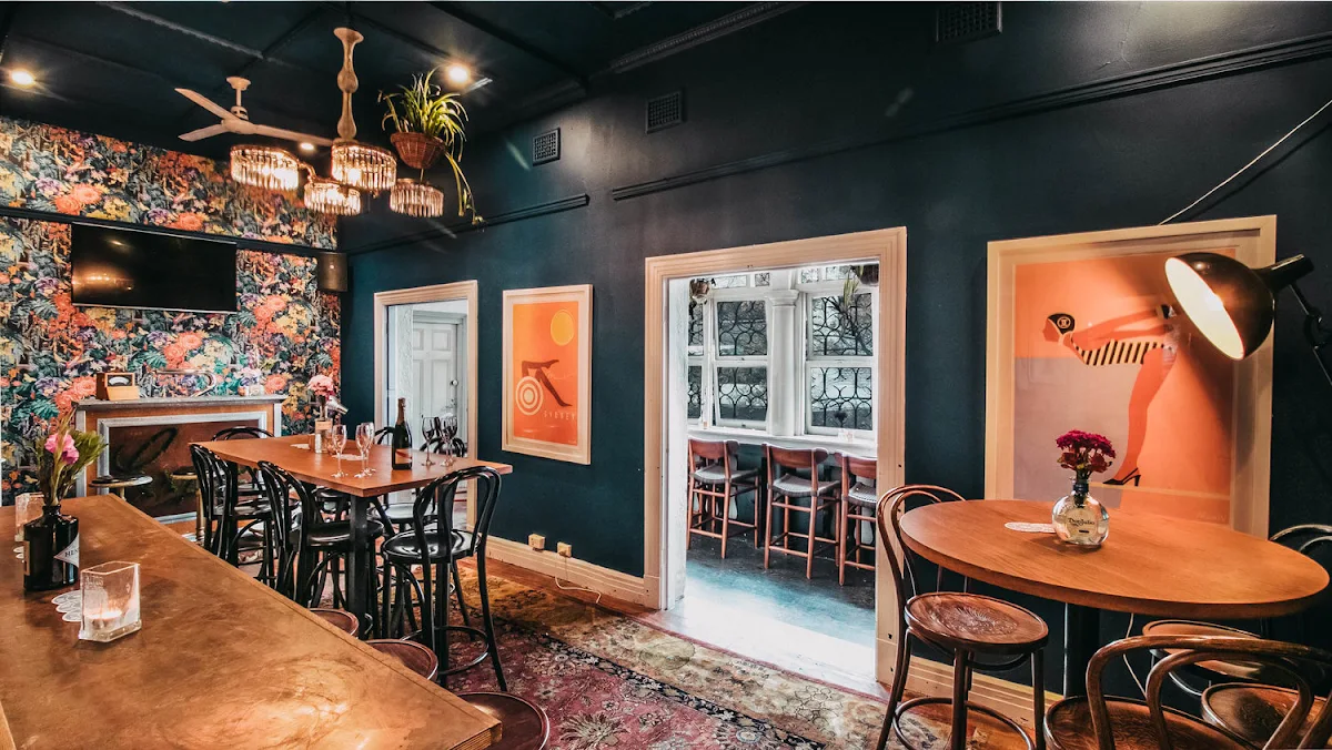 Vibe, Royal Oak Hotel