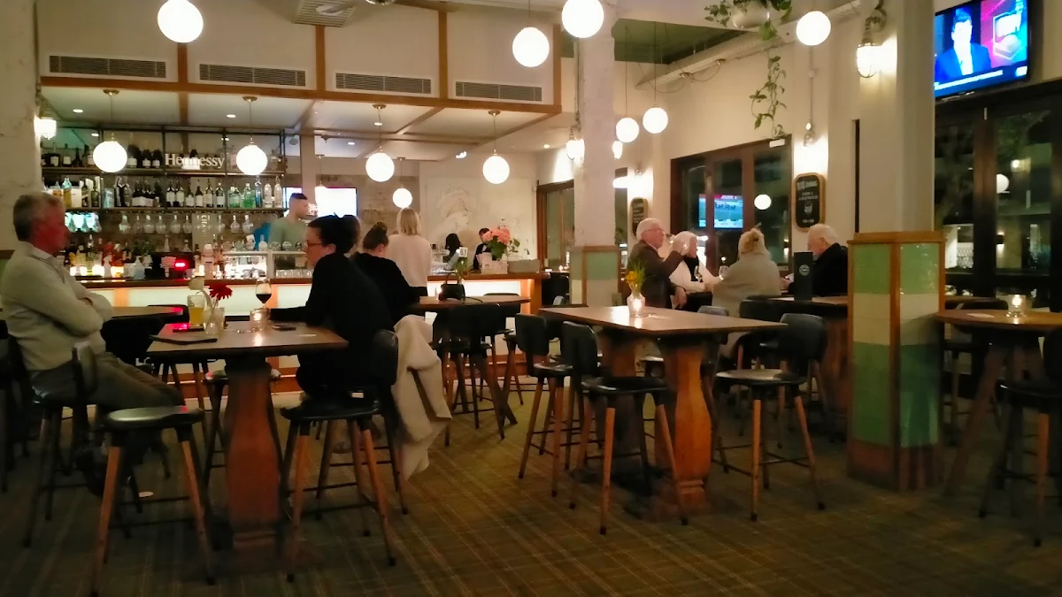 Vibe, Royal Oak Hotel