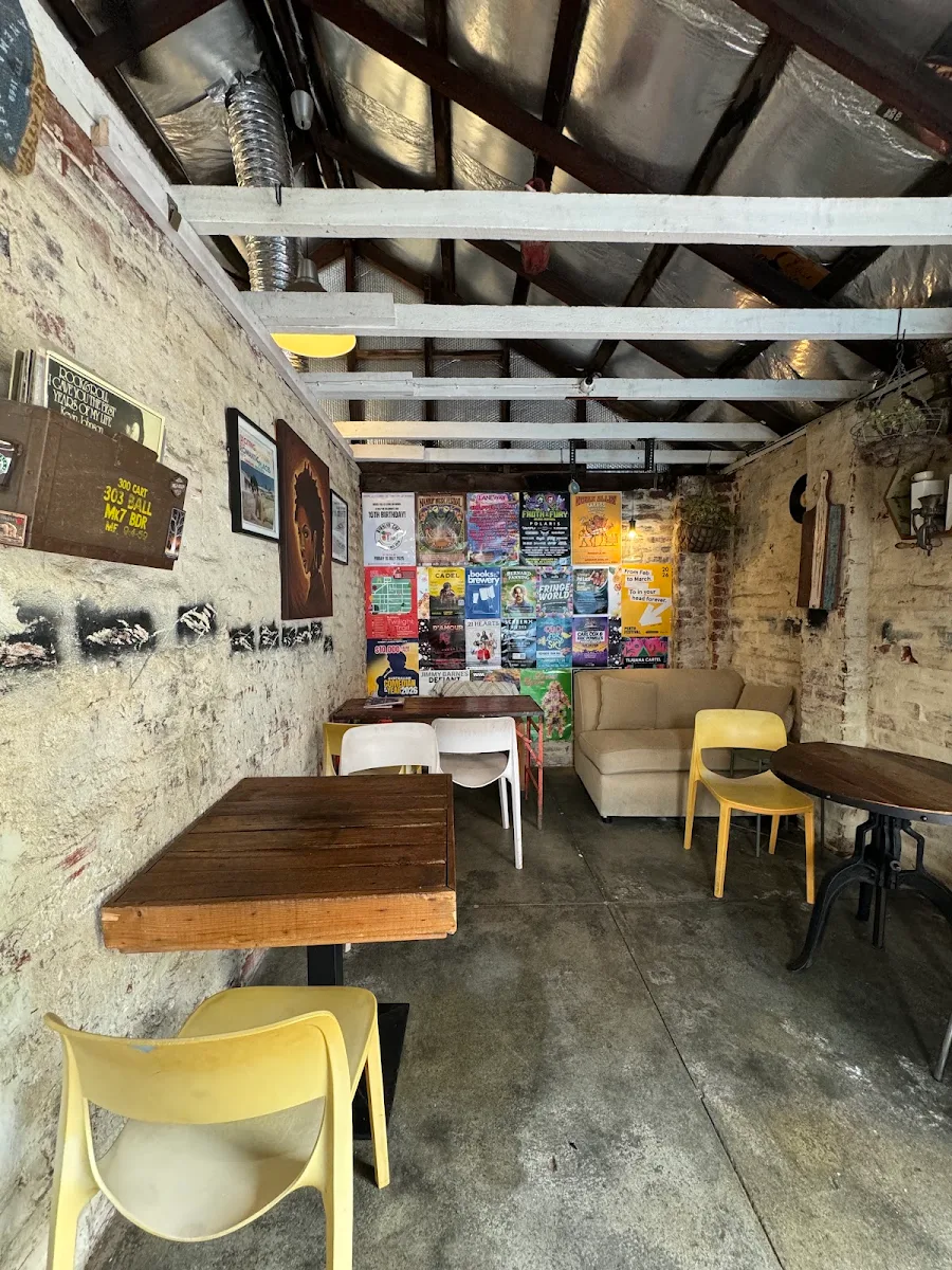 Vibe, Babylon Cafe